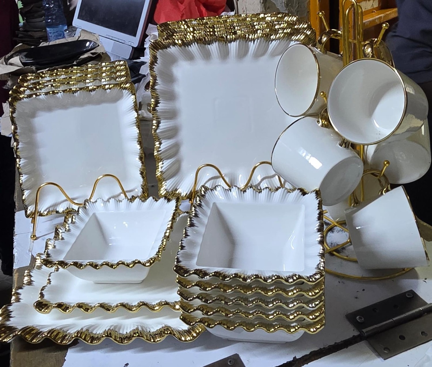 24 pcs zig-zag gold dinner set
